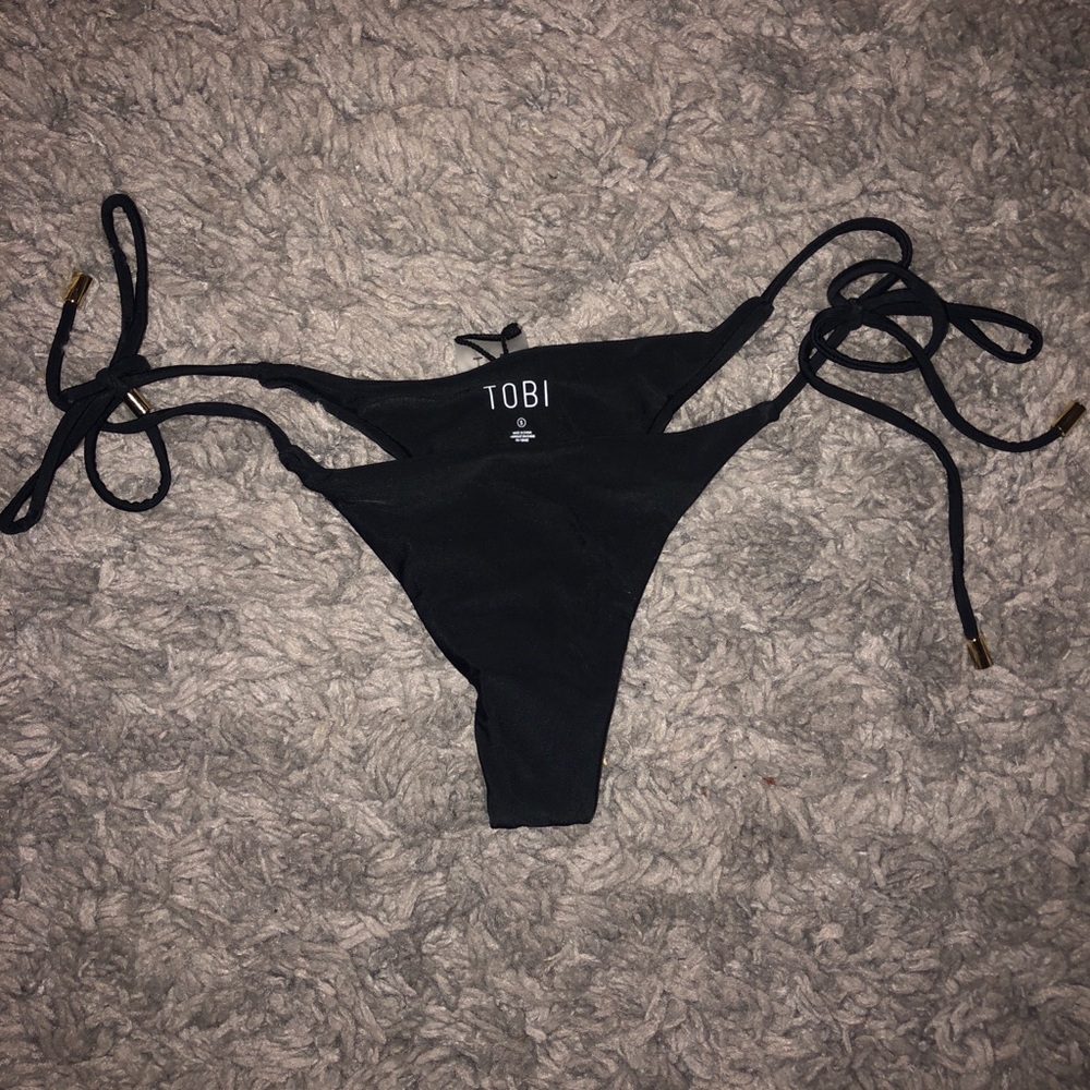 NEVER WORN BLACK STRING BIKINI BOTTOM